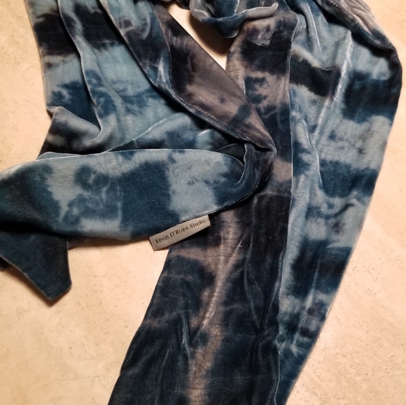 SCARF - Picture 2 of 2